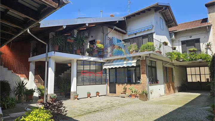 Farmhouse for sale in Sozzago