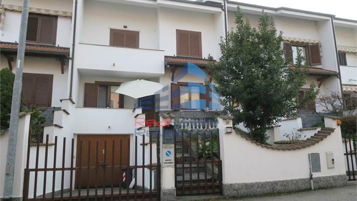 Villa dans vente à Novara