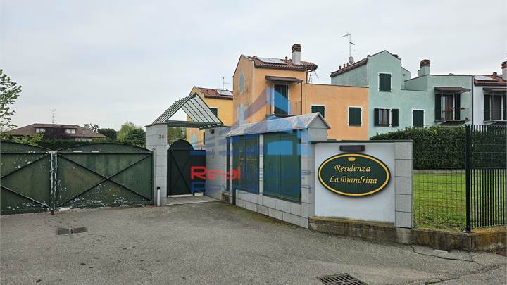 BIANDRATE- VILLETTA A SCHIERA CON GIARDINO