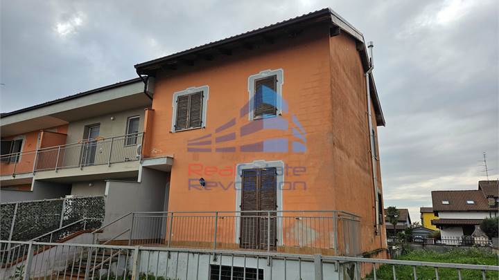 AFFITTASI VILLA A SCHIERA DI TESTA CON GIARDINO 