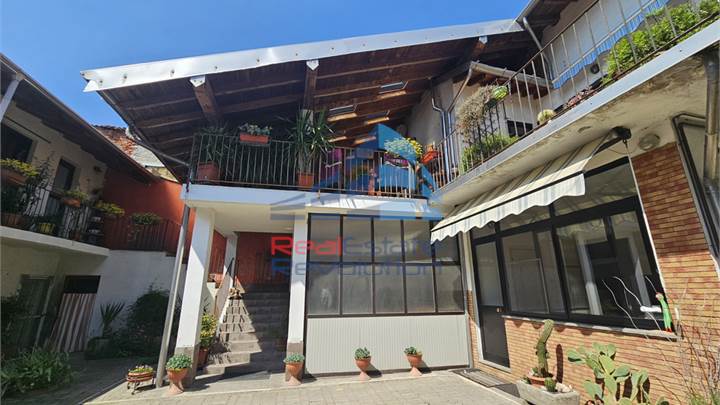  SOZZAGO -VILLA TRIFAMILIARE BOX E GIARDINO 