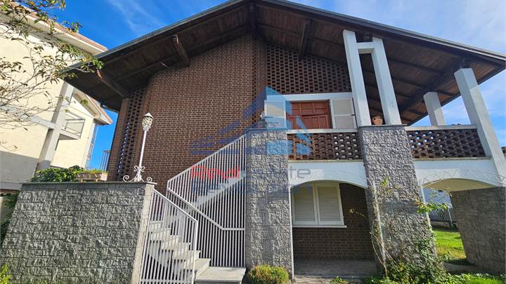 Villa / Haus zu verkauf in Biandrate