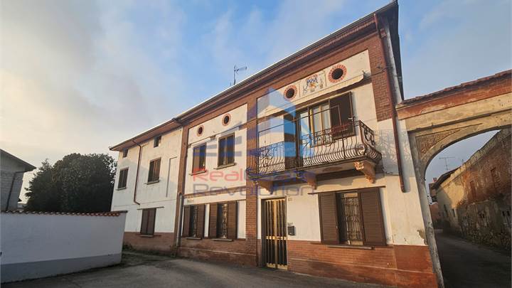 Farmhouse في بيع a Landiona