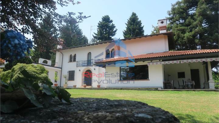 Villa 在 出售 到 Castelletto sopra Ticino
